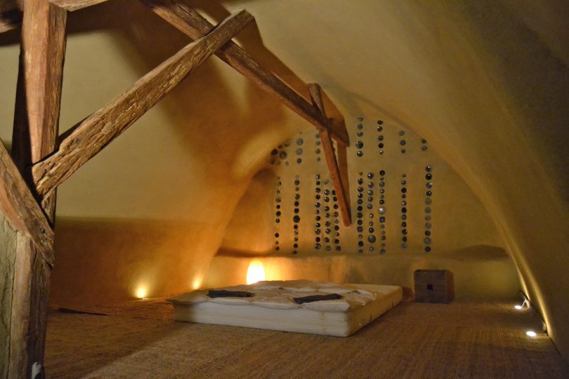 Strohballengewölbe im Dachausbau