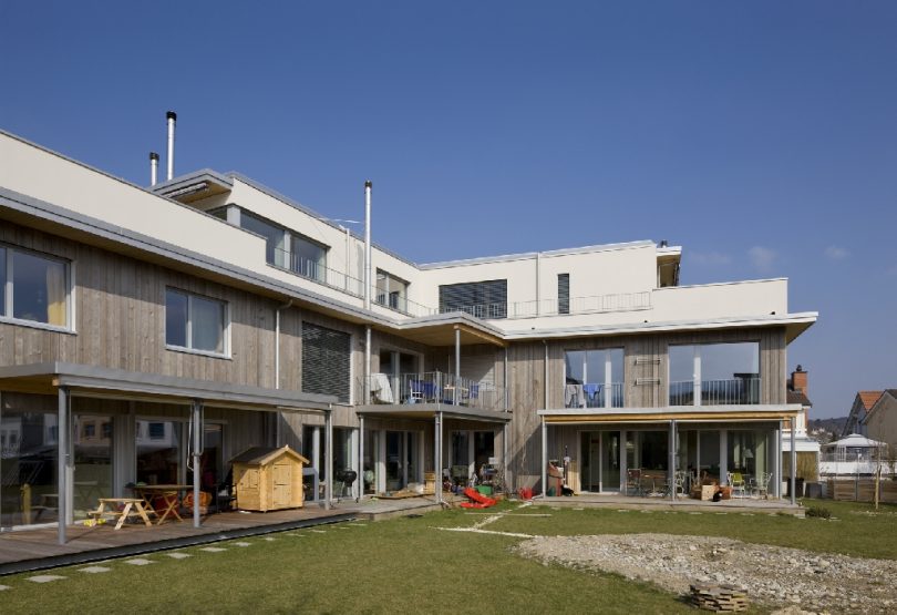 Strohballenbau Mehrfamilienhaus in Therwil