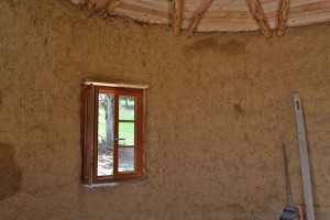 Lehmputz auf Strohballenwand - clayplaster / earth / COB on straw bale wall